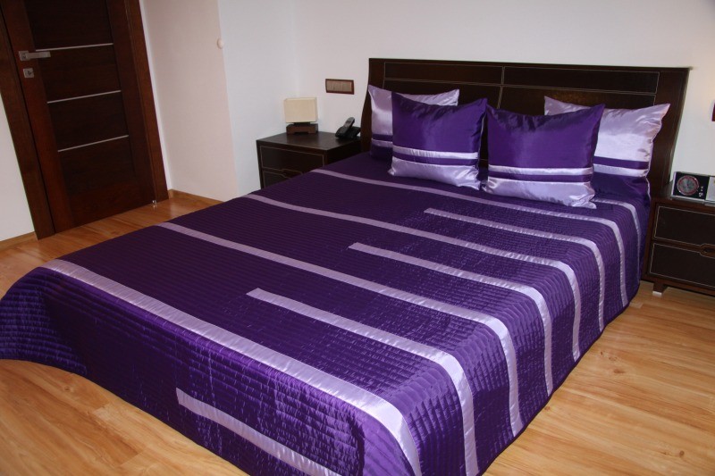 domtextilu.sk Prehoz na posteľ sýto fialovej farby s pruhmi Šírka: 170 cm | Dĺžka: 230 cm 2958-11086