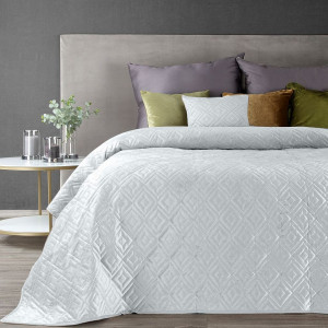 Elegantný biely prehoz na posteľ prešitý reliéfnym vzorom hot press