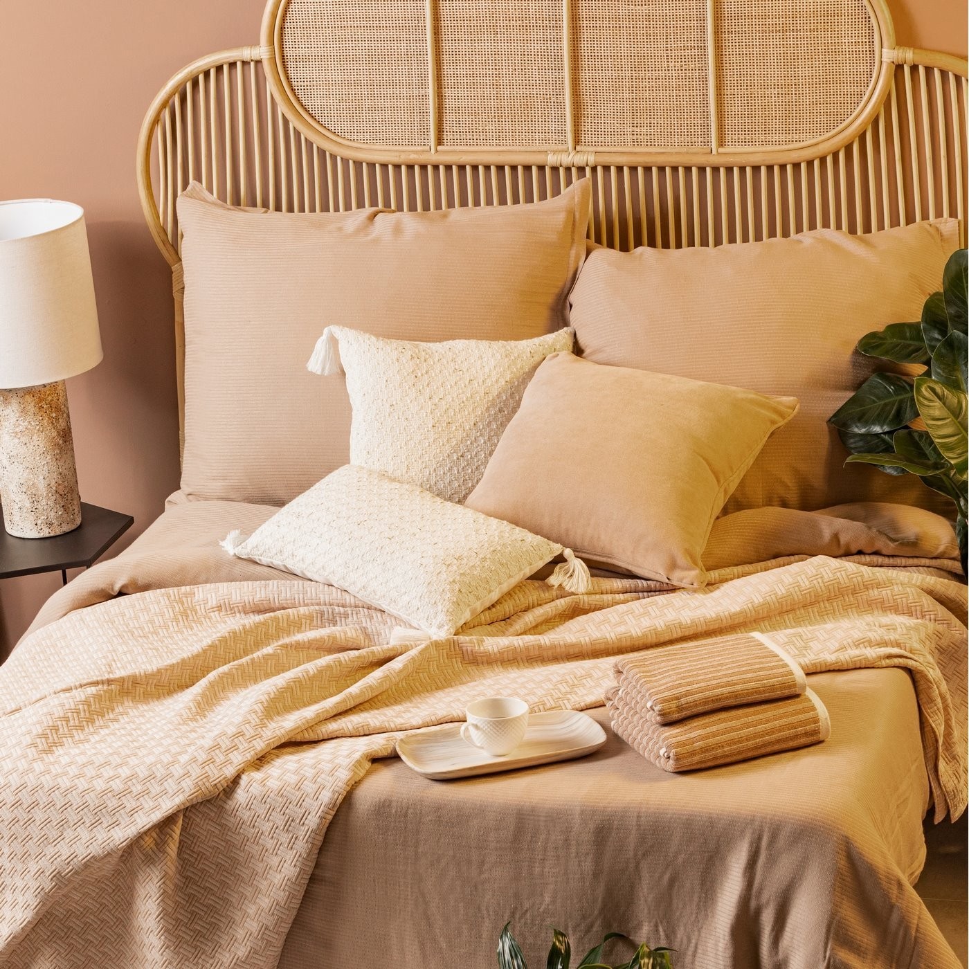 E-shop Posteľná bielizeň SEVILLE z bavlny s jemným pruhovaným vzorom v béžovej farbe