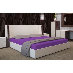 Tmavo fialové napínacie plachty na postele