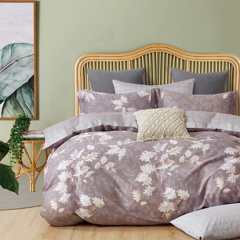E-shop domtextilu.sk Sivo béžové obojstranné bavlnené posteľné obliečky s motívom rastlín 3 časti: 1ks 200x220 + 2ks 70 cmx80 40704-186003