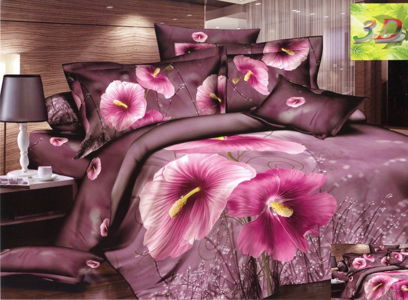 Fialová posteľná bielizeň s motívom kvetov
